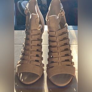 HEELS 👠 NWOB